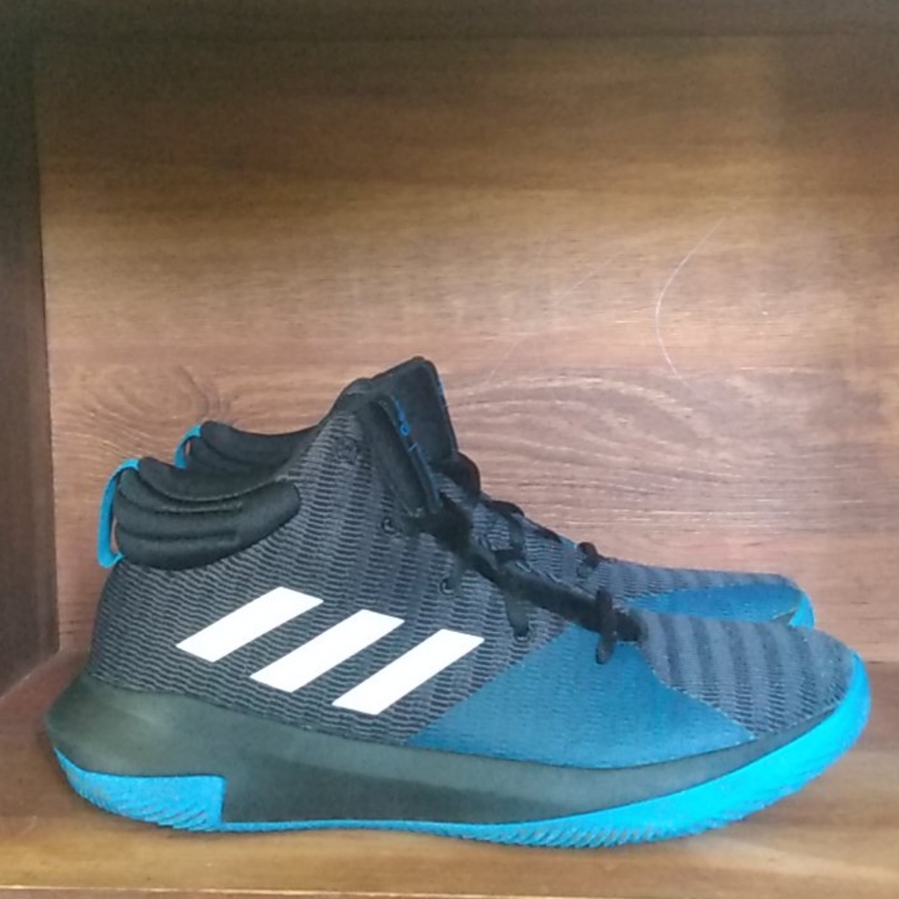 Adidas Pro Elevate Mid.    Sz 7